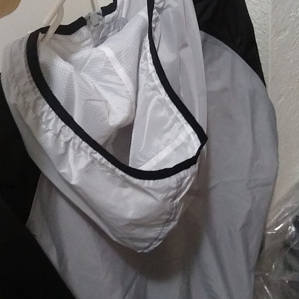 Windbreaker - Picture 2 of 3